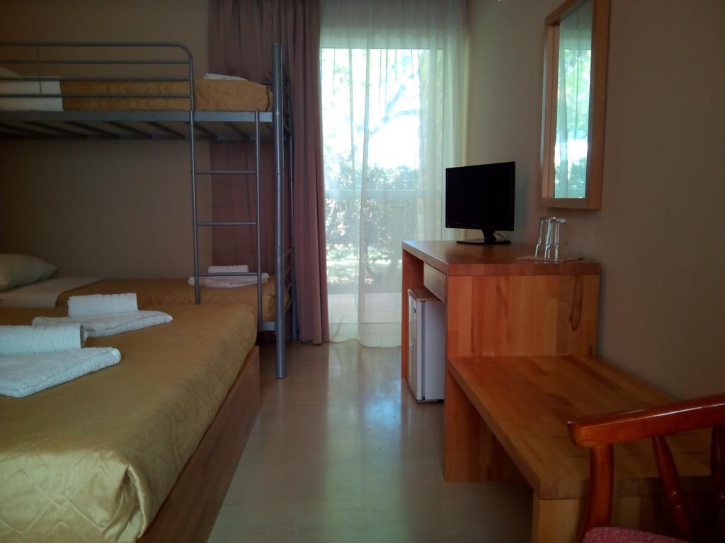 Marzi Beach And Bungalows Hotel Kokkonion Room photo